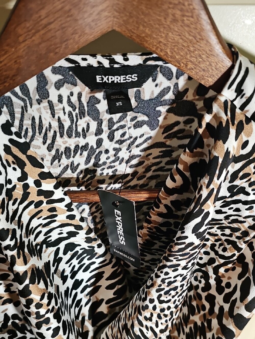 Express Leopard Print Drape Neck Camisole - Black & Tan Size XS. NWT - Picture 3 of 9